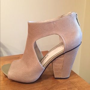 Tsubo Sz 8 peekaboo heels $99